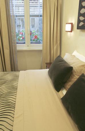 Imagen de la habitación del Hostal Daphne Luxury Suites. Foto 5