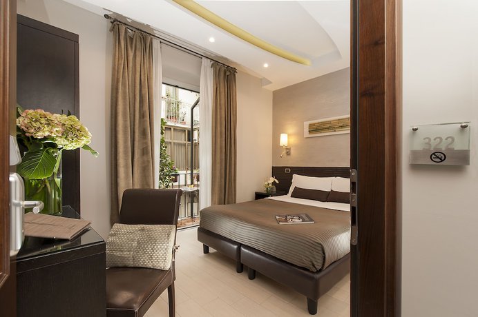 Imagen de la habitación del Hostal Daphne Luxury Suites. Foto 9