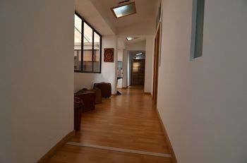 Imagen de los exteriores del Hostal De La 57. Foto 12