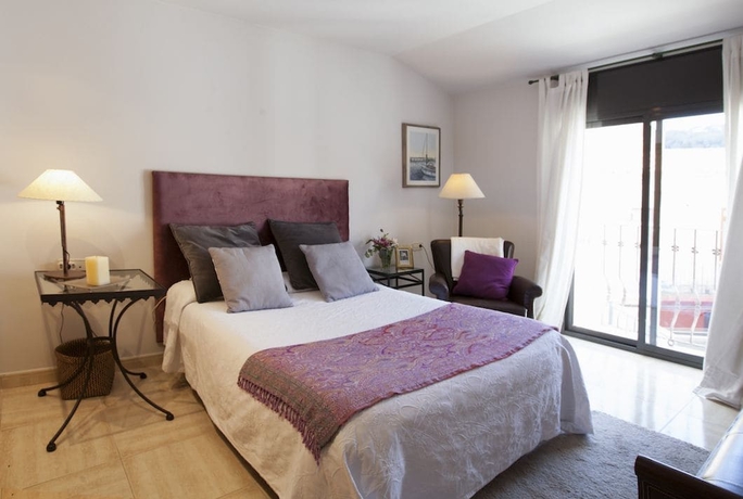 Imagen de la habitación del Hostal De La Plaça. Foto 6