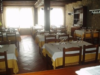 Imagen del bar/restaurante del Hostal De La Rovira. Foto 2