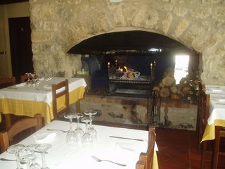 Imagen del bar/restaurante del Hostal De La Rovira. Foto 3