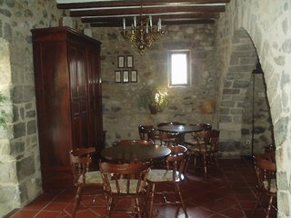 Imagen del bar/restaurante del Hostal De La Rovira. Foto 4