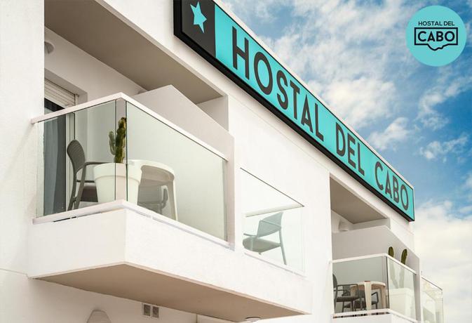 Imagen de los exteriores del Hostal Del Cabo. Foto 8