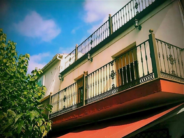 Imagen de los exteriores del Hostal Del Carmen, Terrassa. Foto 8