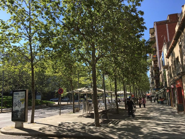 Imagen de los exteriores del Hostal Del Carmen, Terrassa. Foto 9