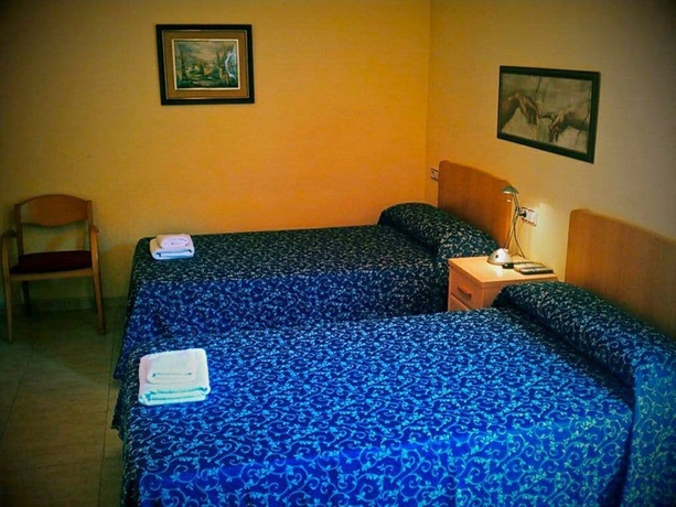 Imagen de la habitación del Hostal Del Carmen, Terrassa. Foto 5