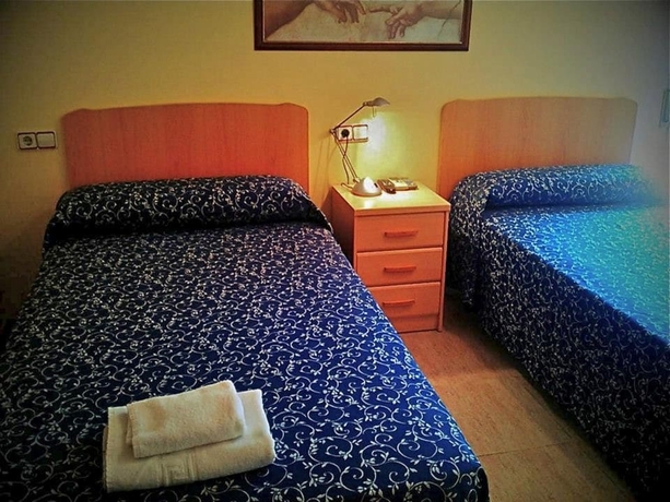 Imagen de la habitación del Hostal Del Carmen, Terrassa. Foto 6