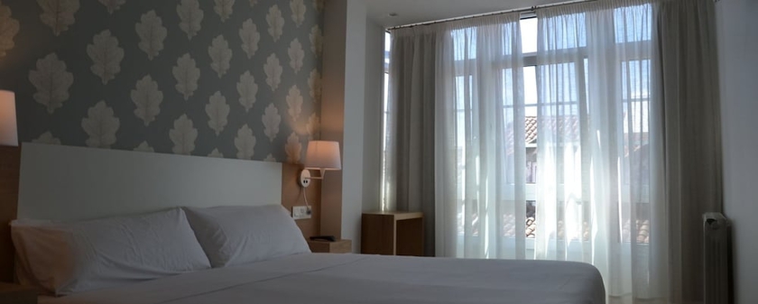 Imagen de la habitación del Hostal Deniké Hostal Grupo Atalaia. Foto 3