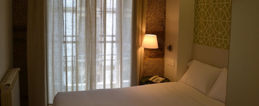 Imagen de la habitación del Hostal Deniké Hostal Grupo Atalaia. Foto 4