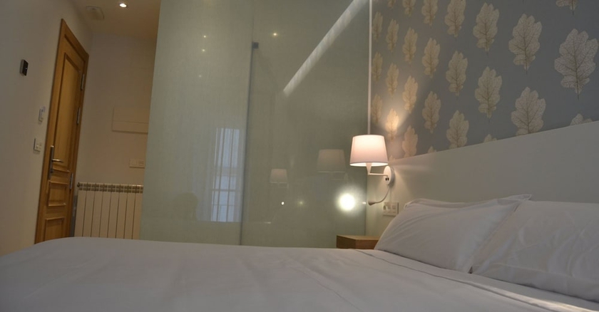 Imagen de la habitación del Hostal Deniké Hostal Grupo Atalaia. Foto 6