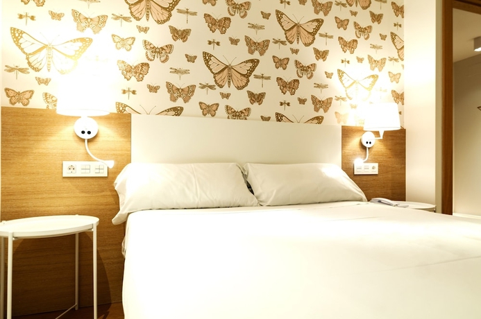 Imagen de la habitación del Hostal Deniké Hostal Grupo Atalaia. Foto 13