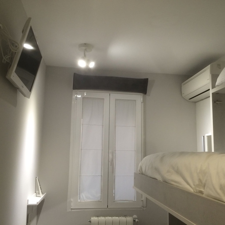 Imagen de la habitación del Hostal Diezmadrid. Foto 8