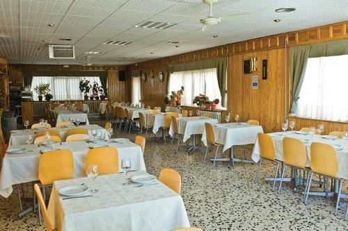 Imagen del bar/restaurante del Hostal Domingo. Foto 2