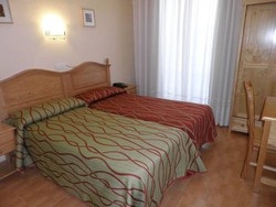 Imagen de la habitación del Hostal Don Alfonso. Foto 9