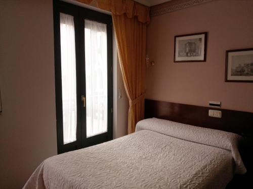 Imagen de la habitación del Hostal Don Diego, Ávila. Foto 2