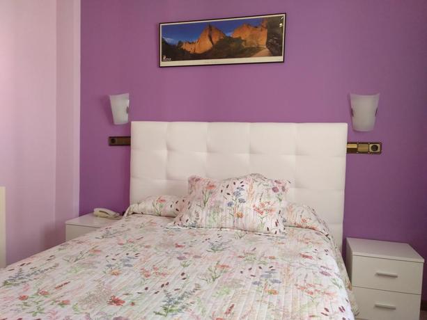 Imagen de la habitación del Hostal Don Jaime II. Foto 7