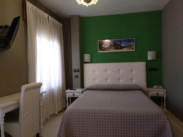 Imagen de la habitación del Hostal Don Jaime II. Foto 14