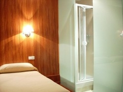 Imagen de la habitación del Hostal Don Pedro, Madrid. Foto 3