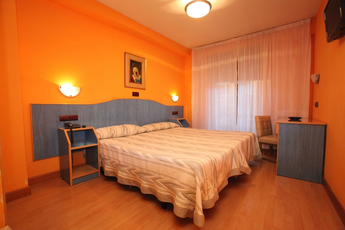 Imagen de la habitación del Hostal Don Suero. Foto 11