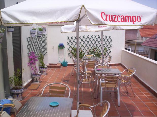 Imagen de los exteriores del Hostal Donaire I. Foto 9