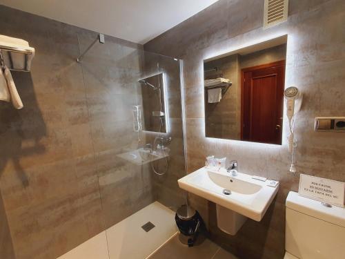 Imagen de la habitación del Hostal Do&ntilde;a Juana, &Aacute;greda. Foto 8