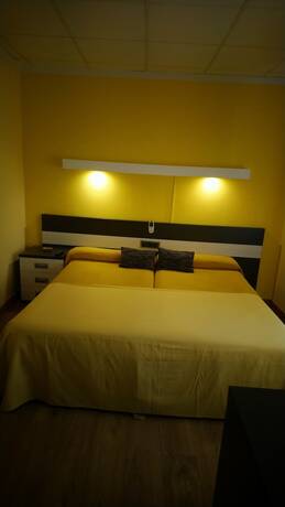 Imagen de la habitación del Hostal Doña Juana. Foto 13