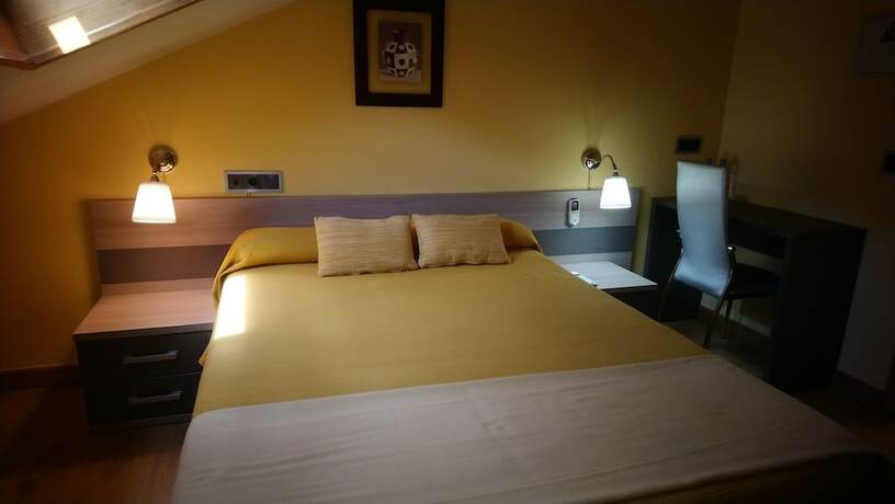 Imagen de la habitación del Hostal Doña Juana. Foto 14