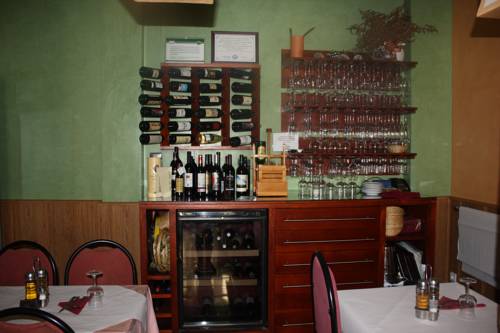 Imagen del bar/restaurante del Hostal Dp El Pilar. Foto 4