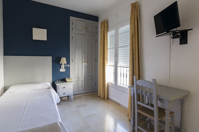 Imagen de la habitación del Hostal Drago, Sotogrande. Foto 10