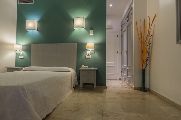 Imagen de la habitación del Hostal Drago, Sotogrande. Foto 12