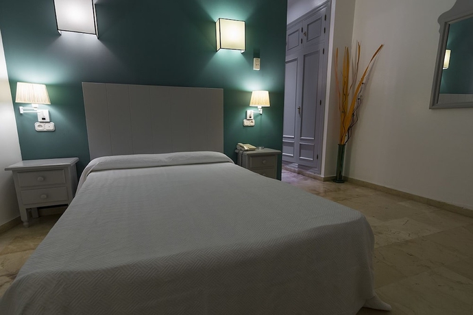 Imagen de la habitación del Hostal Drago, Sotogrande. Foto 14