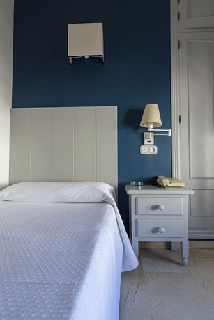 Imagen de la habitación del Hostal Drago, Sotogrande. Foto 15