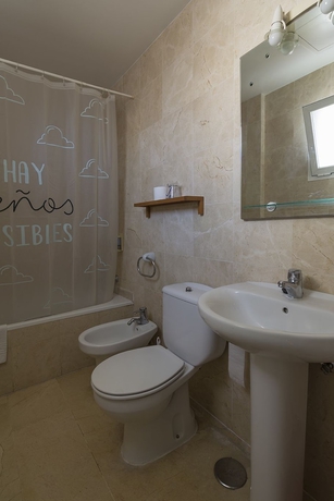 Imagen de la habitación del Hostal Drago, Sotogrande. Foto 17