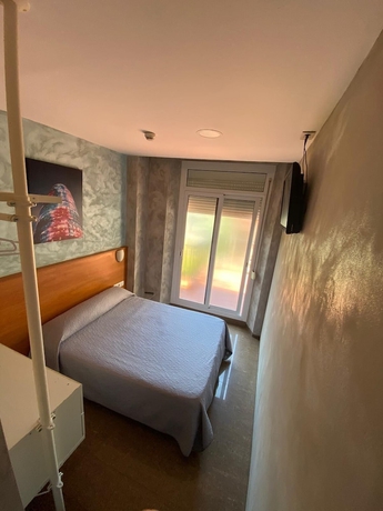 Imagen de la habitación del Hostal Drassanes. Foto 3