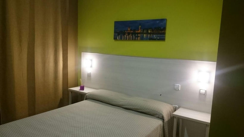 Imagen de la habitación del Hostal Ds, Velilla de San Antonio. Foto 11