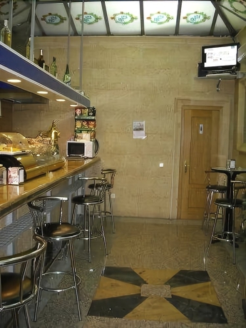 Imagen del bar/restaurante del Hostal Ds, Velilla de San Antonio. Foto 2