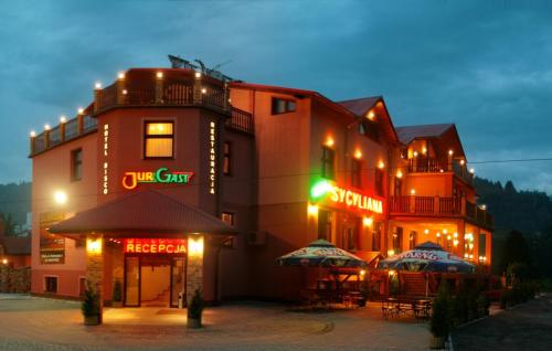 Imagen de los exteriores del Hostal Dw&oacute;r Jur-Gast. Foto 8