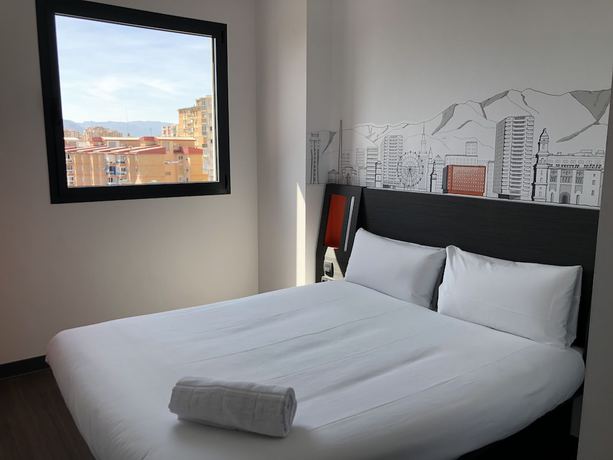 Imagen de la habitación del Hostal Easyhotel Málaga City Centre. Foto 5