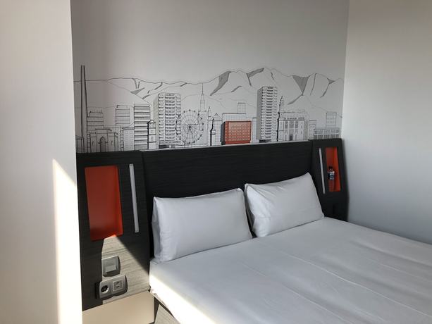 Imagen de la habitación del Hostal Easyhotel Málaga City Centre. Foto 7