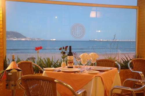 Imagen general del Hostal El Bahía. Foto 10