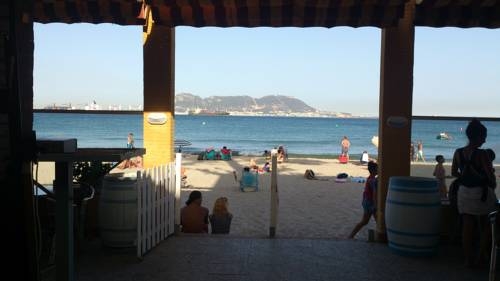 Imagen general del Hostal El Bahía. Foto 14