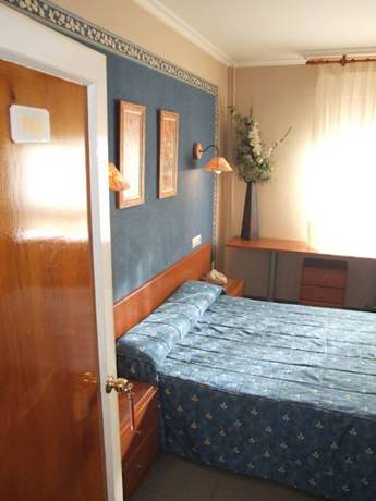 Imagen de la habitación del Hostal El Botero, Monreal del Campo. Foto 7