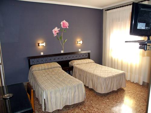 Imagen de la habitación del Hostal El Botero, Monreal del Campo. Foto 10