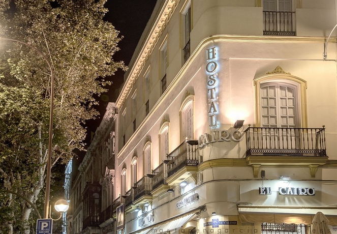 Imagen de los exteriores del Hostal El Cairo. Foto 11