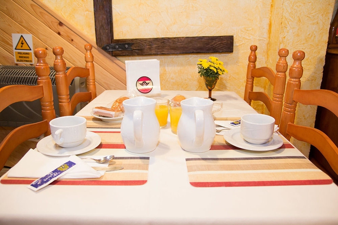 Imagen del bar/restaurante del Hostal El Cartero. Foto 2