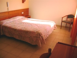 Imagen de la habitación del Hostal El Castell, Calafell. Foto 2