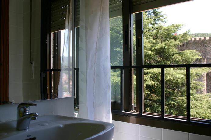 Imagen de la habitación del Hostal El Castillo, Arenas de San Pedro. Foto 3