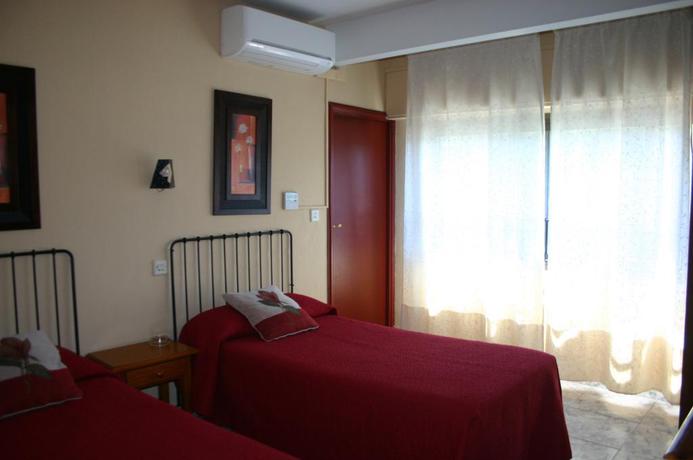 Imagen de la habitación del Hostal El Castillo, Arenas de San Pedro. Foto 5