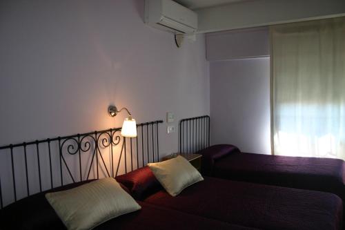 Imagen de la habitación del Hostal El Castillo, Arenas de San Pedro. Foto 8